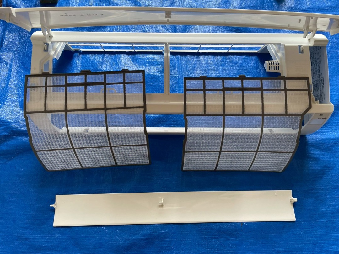 汚れを除去したエアコン内部部品