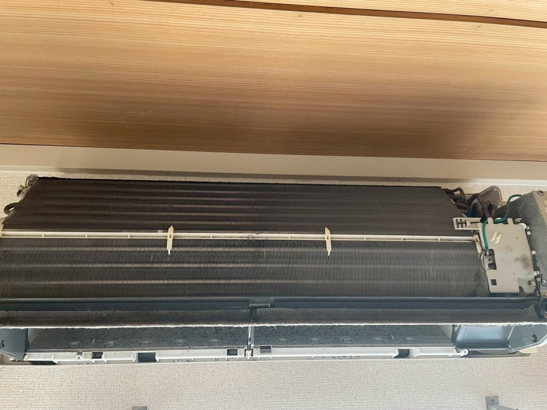 エアコン内部部品の洗浄前後比較