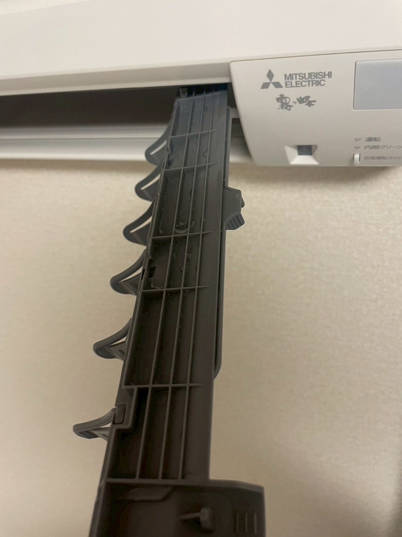 エアコン内部フレームの分解状態