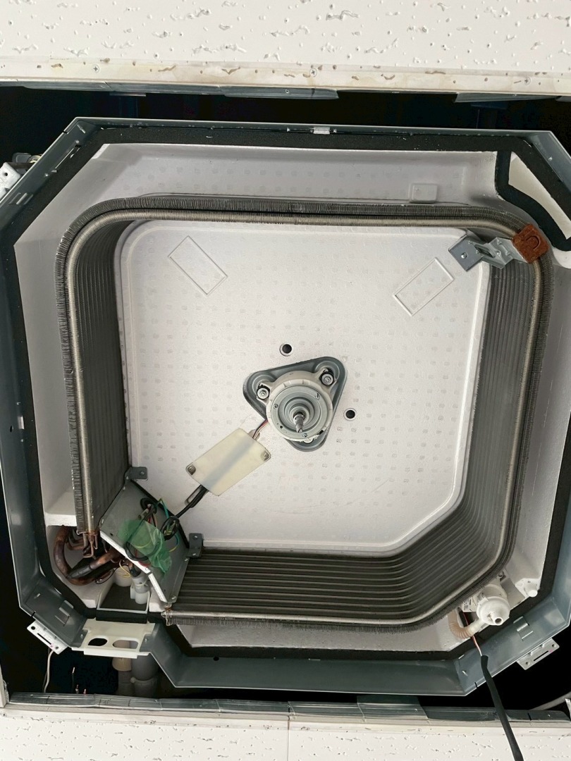 エアコンクリーニング工程の一部